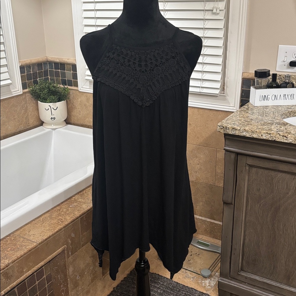 Annabelle Black ladies top
